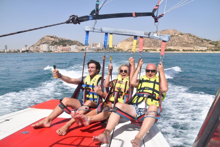 Alicante: Boat Trip and Parasailing Experience with Drink - The Flight: 15 Minutes at 150 Meters Over the Water
