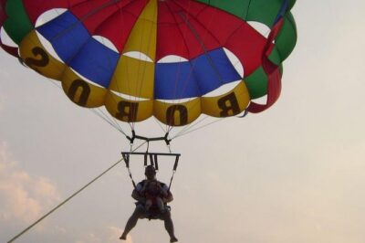 Amazing Parasailing Trip in Hurghada Including Transfers - Getting There: Hotel Pickup, Air-Conditioned Comfort, and a Small Group
