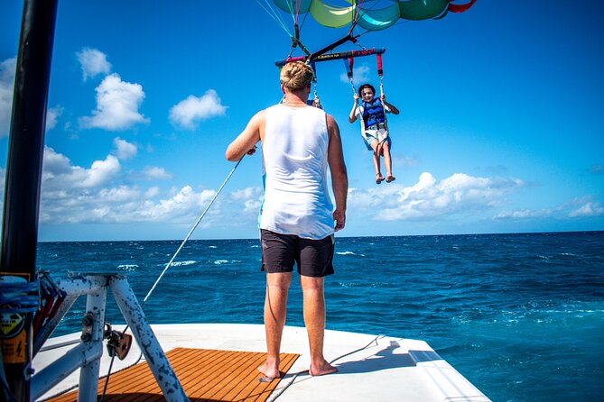 Aruba Parasailing Experience from Noord - Solo or Tandem: Why Weight and Wind Decide Your Plan
