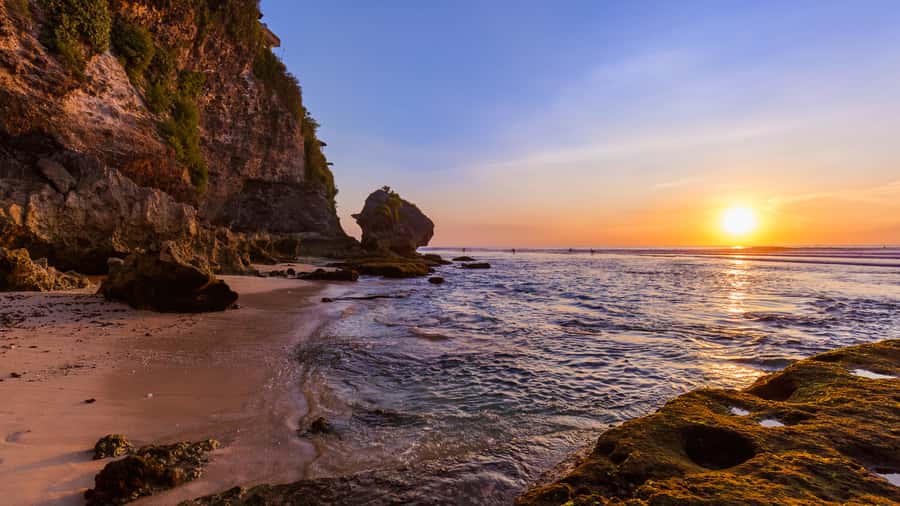 Bali: Parasailing, Jet Ski & Uluwatu Tour with Kecak Dance - Kecak Dance at sunset: outdoor mythology with a crowd vibe