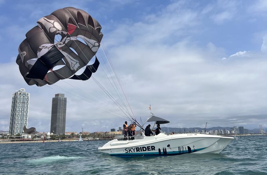 Barcelona: Guided Parasailing Experience - Who should book this Barcelona parasailing flight?