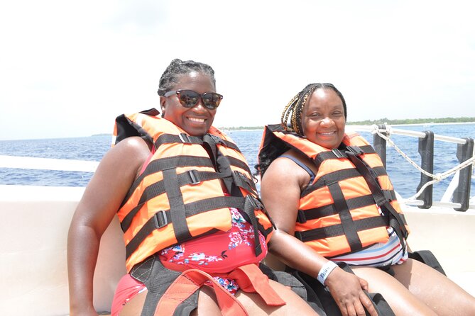 Best Parasailing Cozumel + Locker - Getting geared up: harness fit, safety briefing, and what the crew actually does