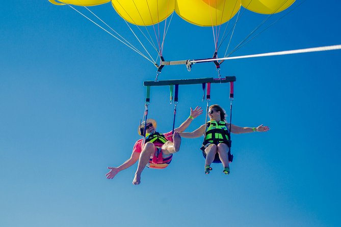 Cancun Adventure: Reef Snorkeling & Parasailing Experience - Small Boats, Real Guidance: Why the Crew Matters