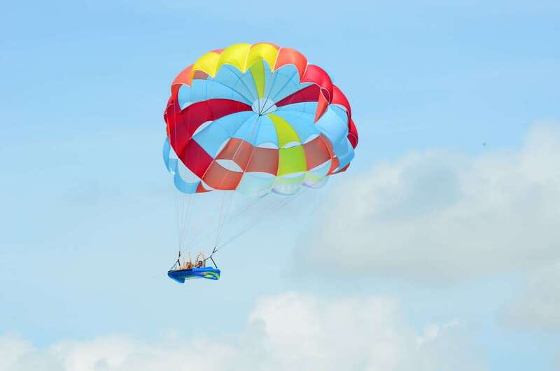 Cancún: Skyrider Parasailing Experience - Before takeoff: instructions, your lifejacket, and the calm start