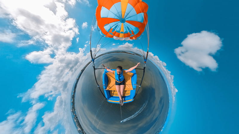 Cancún: Skyrider Parasailing Experience - The platform rise: what it feels like leaving the boat