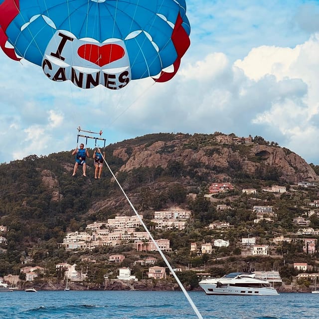 Cannes: Parasailing Experience for Couples, Family & Friends - What you do before takeoff: lockers, safety gear, and a real briefing