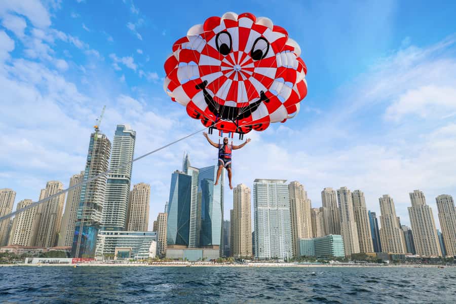Dubai: Palm View and JBR View Parasailing Experience - Up to 200m Over the Gulf: The Takeoff and the Flight Moment