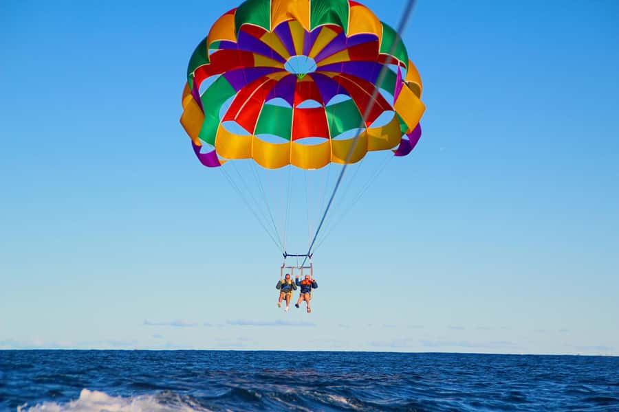 Gold Coast: Surfers Parasailing with Free Photos - Weather, wind, and day-of reality on the Gold Coast