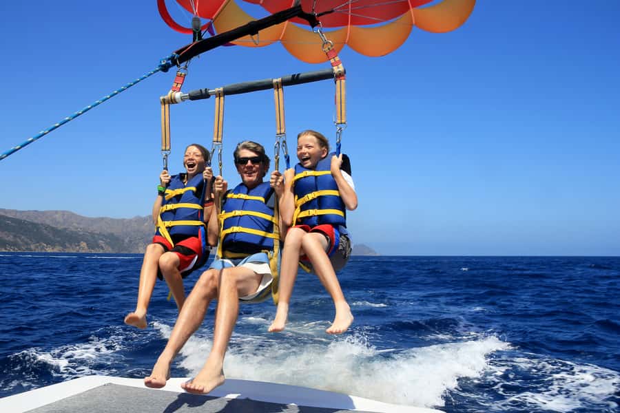 Hurghada: Parasailing Adventure on the Red Sea - Sharing the flight: solo thrills vs. buddy bonding