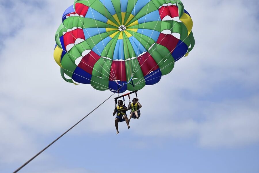 Lanzarote: Parasailing Adventure in Puerto del Carmen - Taking Off Behind the Boat: What 100+ Meters Feels Like