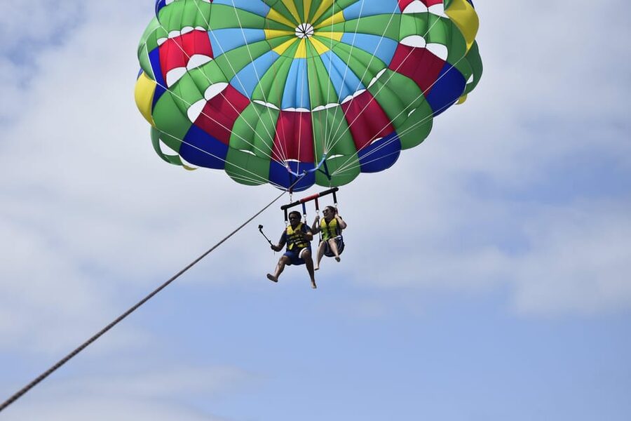 Lanzarote: Parasailing Adventure in Puerto del Carmen - Photos, Cameras Not Allowed, and the Guide’s Photo Moment