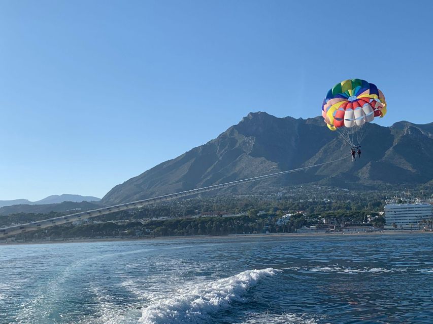 Marbella from the heights: Parasailing - Marbella from the heights: the real appeal of this parasailing