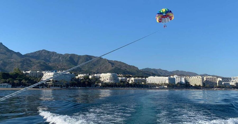 Marbella from the heights: Parasailing - Finding the port launch zone by bar El Paname