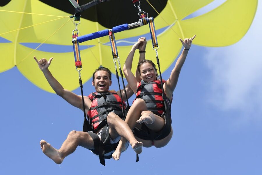Oahu: Parasail on Maunalua Bay with Diamond Head Views - In-Water Moment: The Captain’s Dunk and Landing Back on the Boat