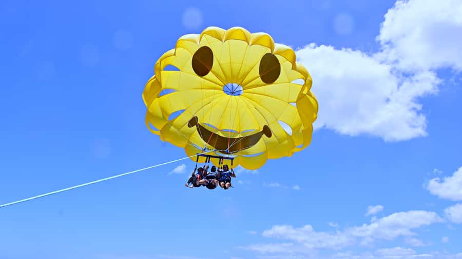 Oahu: Waikiki Parasailing - Waikiki and Diamond Head from above: the views that make it worth it