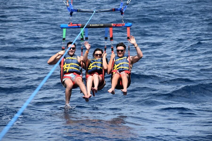 Oahu: Waikiki Parasailing - Safety and crew energy: what you can count on