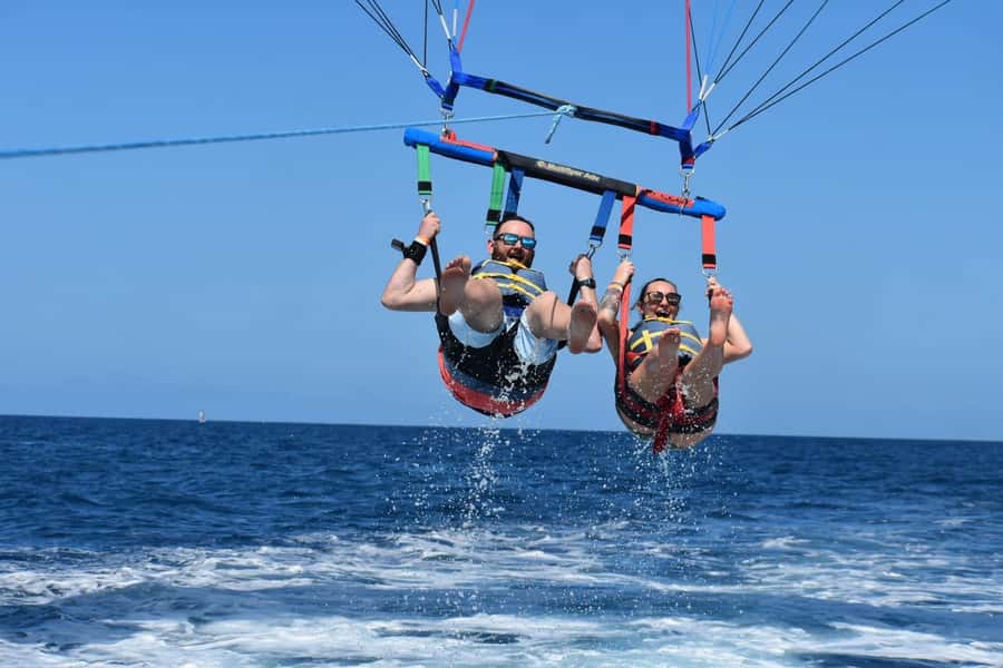 Oahu: Waikiki Parasailing - Taking off and hanging in the air: the feel of 600 ft vs 1000 ft