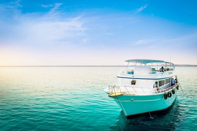 Orange Bay Island Boat Trip and Parasailing with Lunch - Hurghada - Lunch on board: what to expect and how to time it