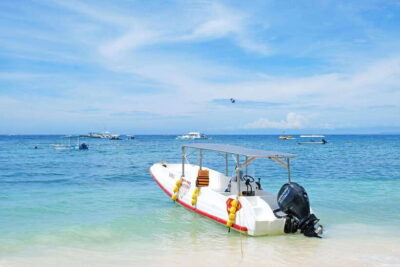 Panglao: Solo or Tandem Parasailing Experience near Alona - Getting Up on the Boat: Safety Gear and a Clear Human Process