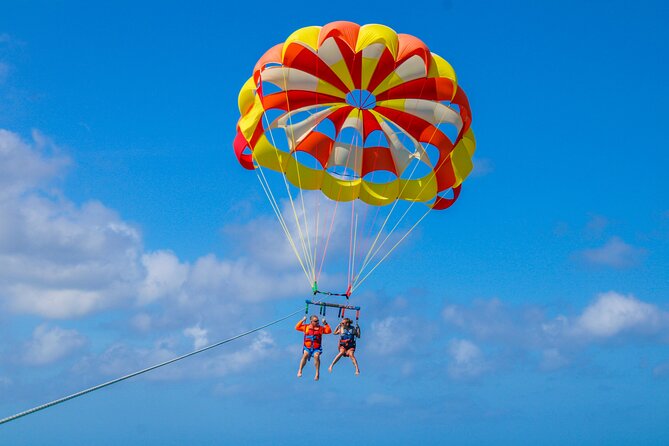 Parasailing Adventure Aruba - Small group size can make the experience feel less like a production