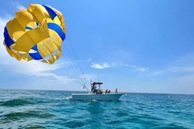 Parasailing along Fort Lauderdale Beach - The boat ride out: the calm part before the lift-off