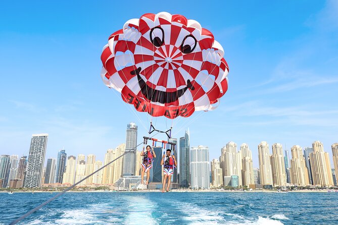 Parasailing in Dubai with Palm Jumeirah and JBR Beach views - Best Time to Go and What to Wear