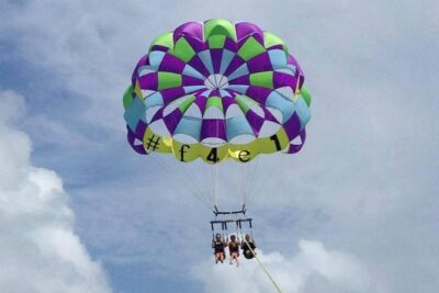 Parasailing in Palm Beach - Getting strapped in: single vs tandem vs triple (and why it depends)