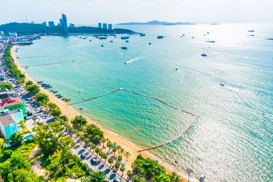 Pattaya: Parasailing Experience - Getting Harnessed: What the Gear Feels Like