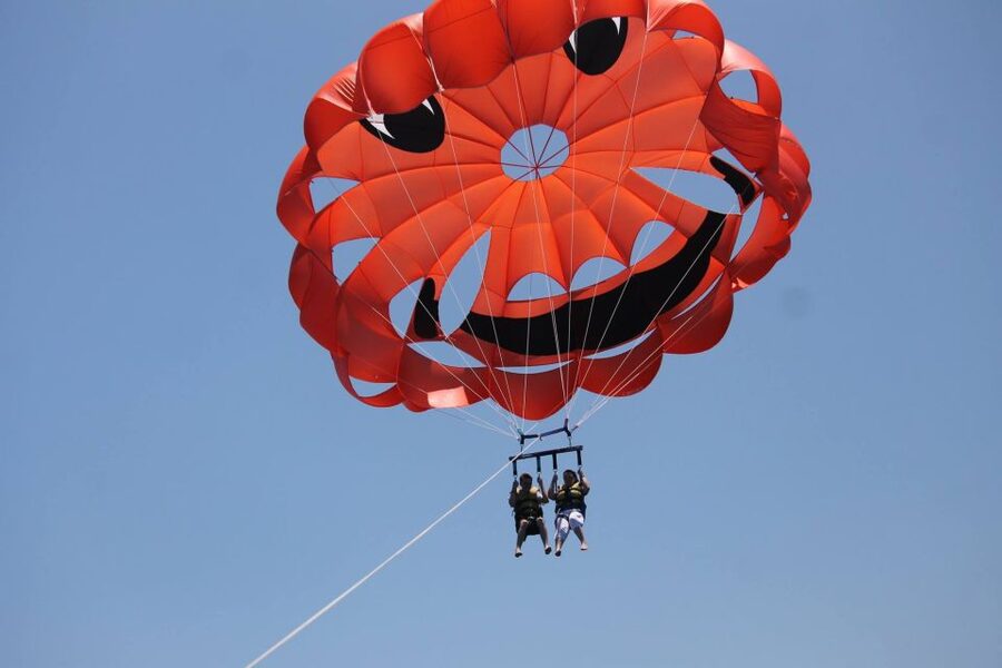 Puerto del Carmen: 10-Minute Parasailing Expereince - Choosing Your Height: 50 Meters vs Up to 80 Meters