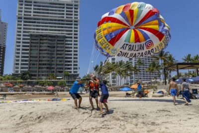 Puerto Vallarta: Parasailing Adventure - The 20-minute flow: safety briefing, fitting, and your short flight