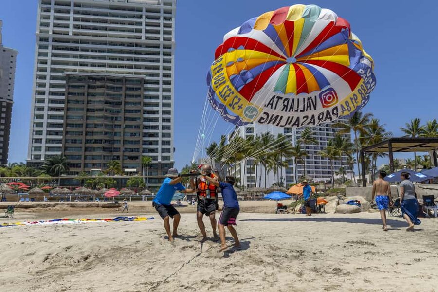 Puerto Vallarta: Parasailing Adventure - The 20-minute flow: safety briefing, fitting, and your short flight