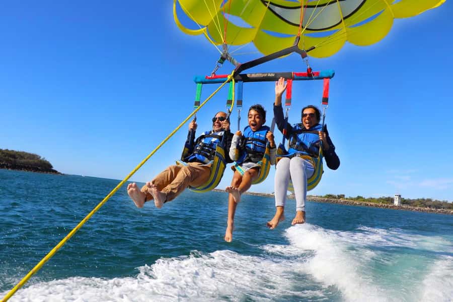 Surfers Paradise: Parasailing and Jet Ski Tour Package - Jet ski around Surfers Paradise: 1 hour of pure speed